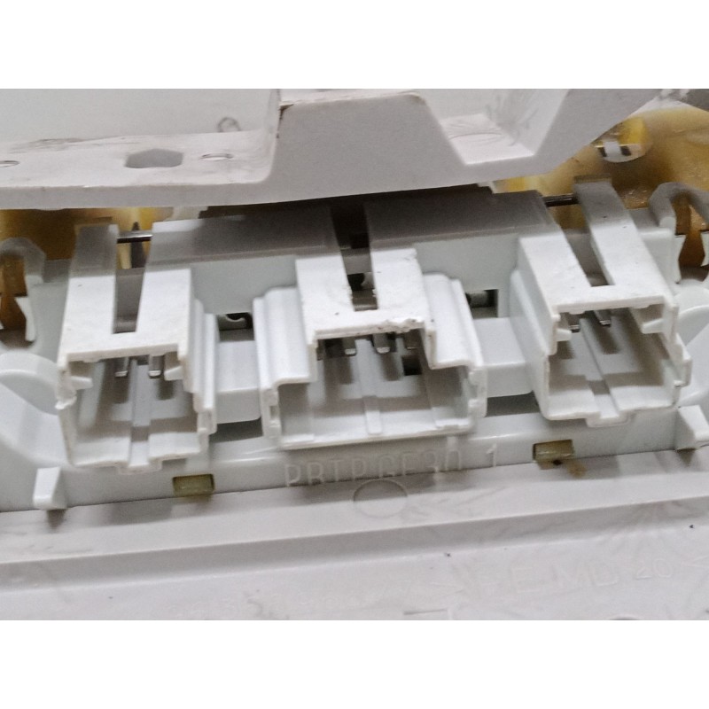 Recambio de luz interior delantera para peugeot 407 (6d_) 2.0 hdi 135 (6drhrh, 6drhre, 6drhrg, 6drhrj) referencia OEM IAM   