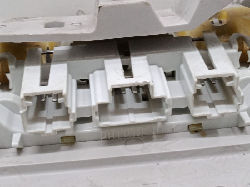 Recambio de luz interior delantera para peugeot 407 (6d_) 2.0 hdi 135 (6drhrh, 6drhre, 6drhrg, 6drhrj) referencia OEM IAM   