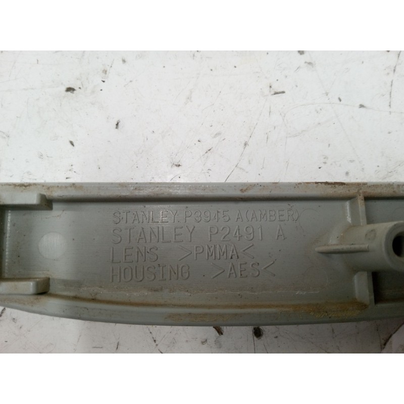 Recambio de catadioptrico trasero derecho para mazda 3 sedán (bk) 1.6 di turbo (bk12y) referencia OEM IAM P3945A  