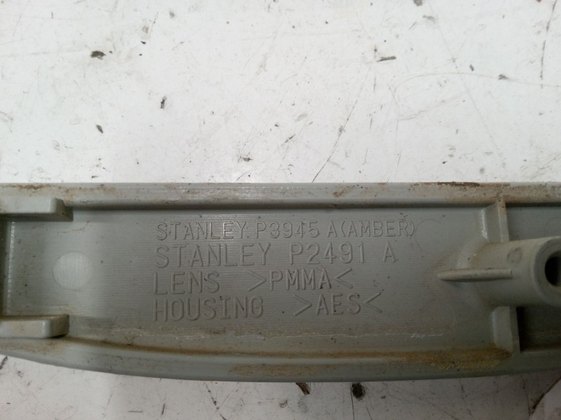 Recambio de catadioptrico trasero derecho para mazda 3 sedán (bk) 1.6 di turbo (bk12y) referencia OEM IAM P3945A  