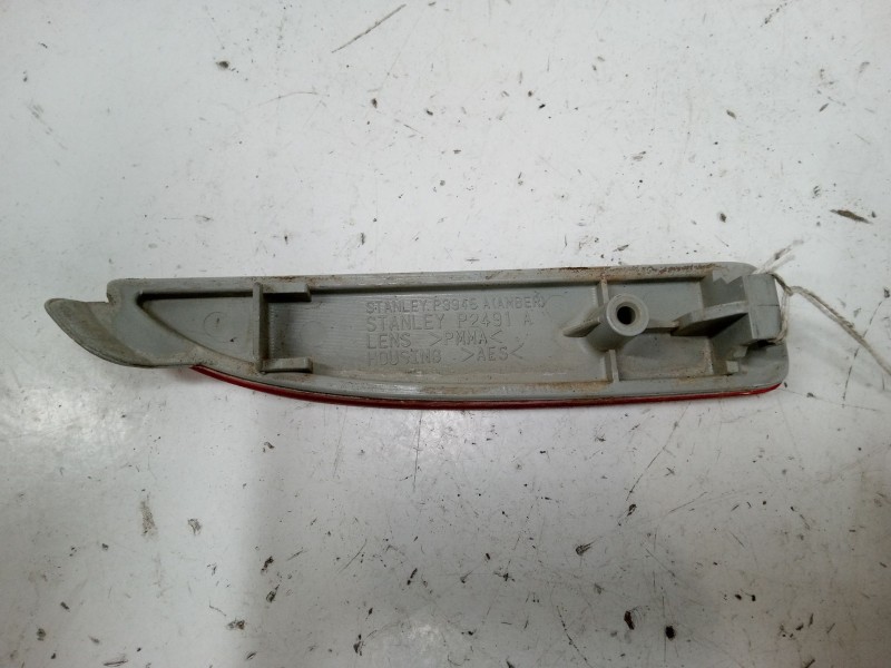 Recambio de catadioptrico trasero derecho para mazda 3 sedán (bk) 1.6 di turbo (bk12y) referencia OEM IAM P3945A  