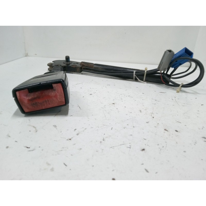 Recambio de anclaje cinturon delantero izquierdo para mazda 3 sedán (bk) 1.6 di turbo (bk12y) referencia OEM IAM   