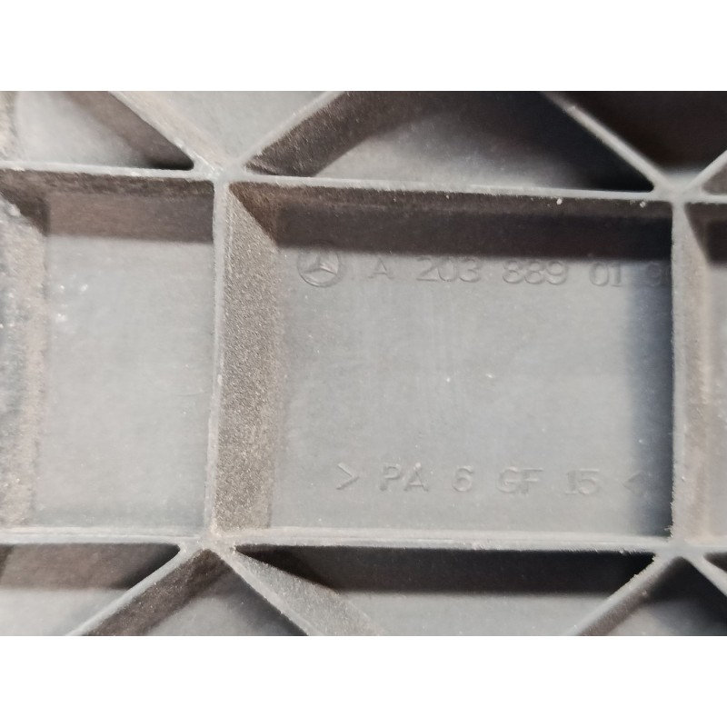 Recambio de rejillas capo para mercedes-benz clase c coupé (cl203) c 220 cdi (203.708) referencia OEM IAM A2038890190  