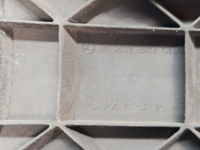 Recambio de rejillas capo para mercedes-benz clase c coupé (cl203) c 220 cdi (203.708) referencia OEM IAM A2038890190  