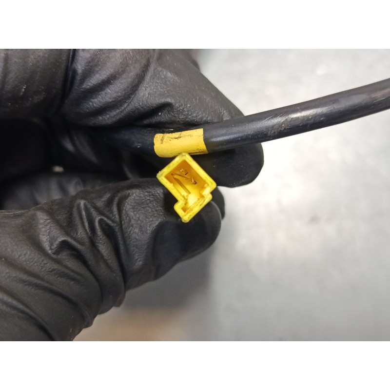 Recambio de anclaje cinturon delantero izquierdo para mercedes-benz clase c coupé (cl203) c 220 cdi (203.708) referencia OEM IAM