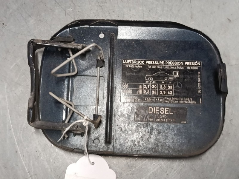 Recambio de tapa exterior combustible para mercedes-benz clase c coupé (cl203) c 220 cdi (203.708) referencia OEM IAM A000584311