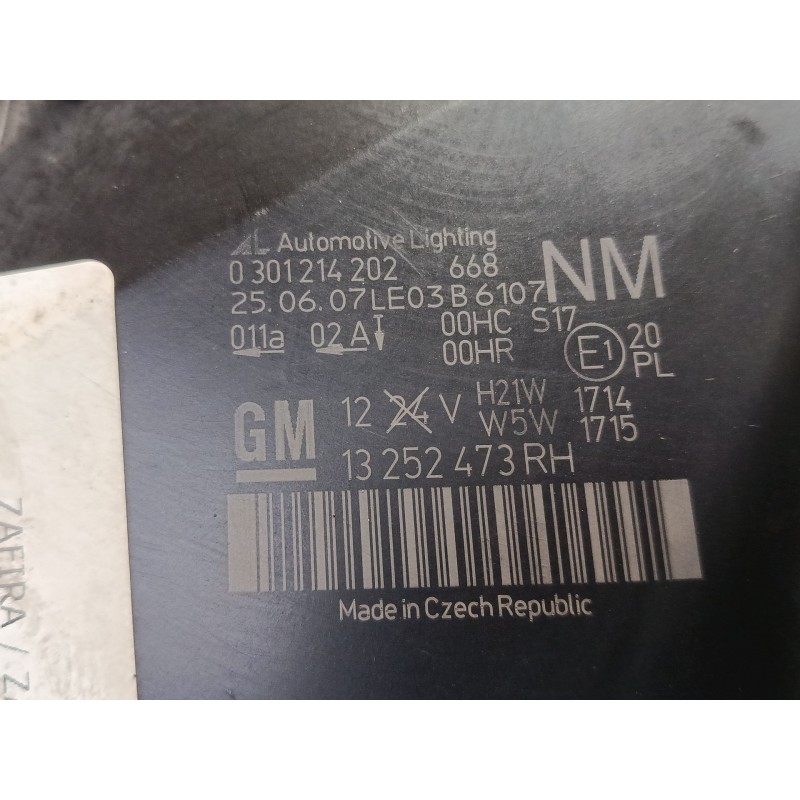 Recambio de faro derecho para opel zafira / zafira family b (a05) 1.9 cdti (m75) referencia OEM IAM 13252473RH  