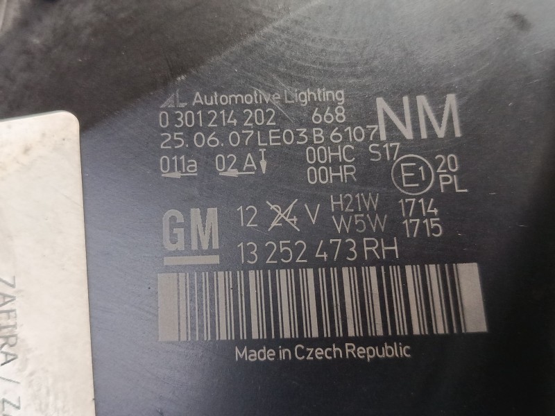 Recambio de faro derecho para opel zafira / zafira family b (a05) 1.9 cdti (m75) referencia OEM IAM 13252473RH  