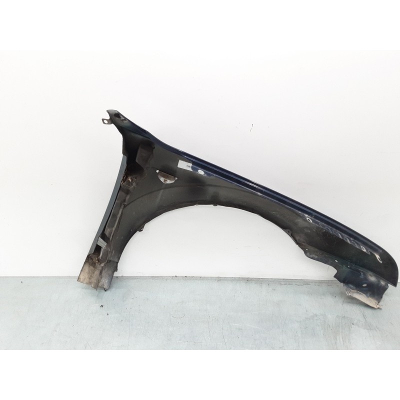 Recambio de aleta delantera izquierda para ford mondeo iii sedán (b4y) 2.0 tdci referencia OEM IAM 1204739  