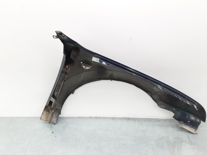 Recambio de aleta delantera izquierda para ford mondeo iii sedán (b4y) 2.0 tdci referencia OEM IAM 1204739  