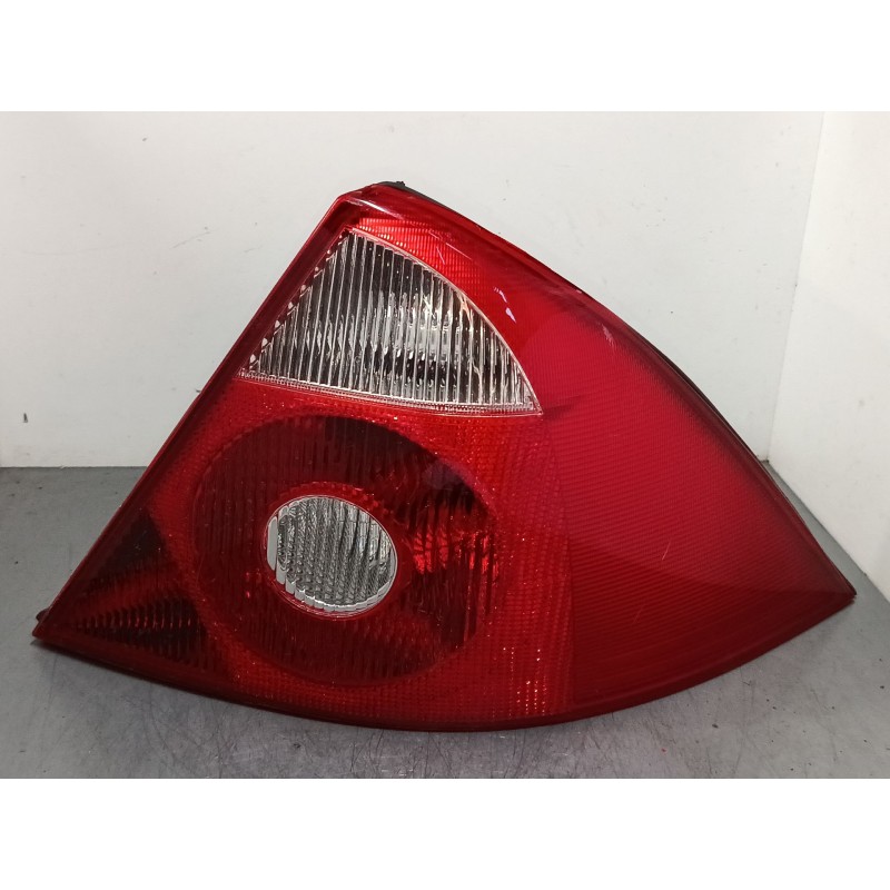 Recambio de piloto trasero derecho para ford mondeo iii sedán (b4y) 2.0 tdci referencia OEM IAM 1371852  