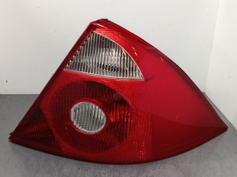 Recambio de piloto trasero derecho para ford mondeo iii sedán (b4y) 2.0 tdci referencia OEM IAM 1371852  