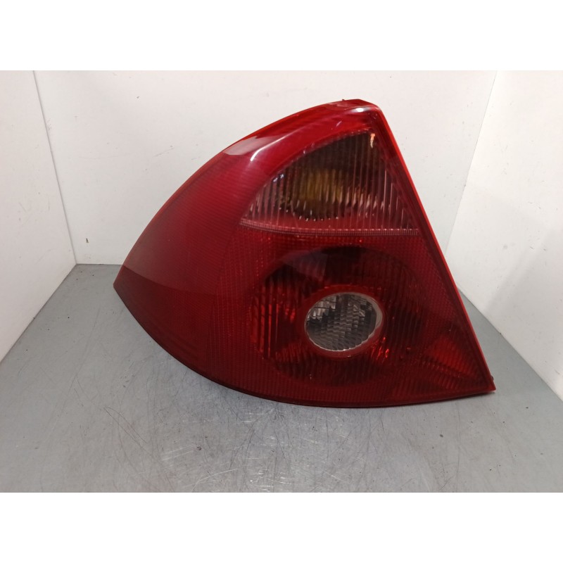 Recambio de piloto trasero izquierdo para ford mondeo iii sedán (b4y) 2.0 tdci referencia OEM IAM 1371859  