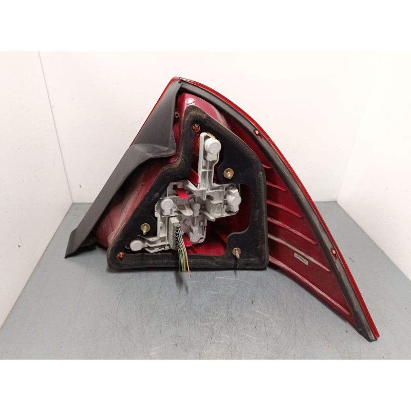 Recambio de piloto trasero izquierdo para ford mondeo iii sedán (b4y) 2.0 tdci referencia OEM IAM 1371859  