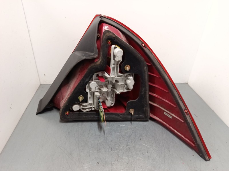 Recambio de piloto trasero izquierdo para ford mondeo iii sedán (b4y) 2.0 tdci referencia OEM IAM 1371859  