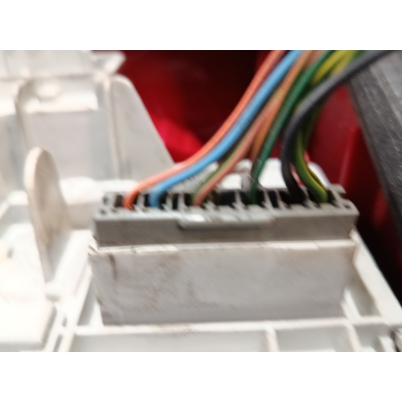 Recambio de piloto trasero izquierdo para ford mondeo iii sedán (b4y) 2.0 tdci referencia OEM IAM 1371859  