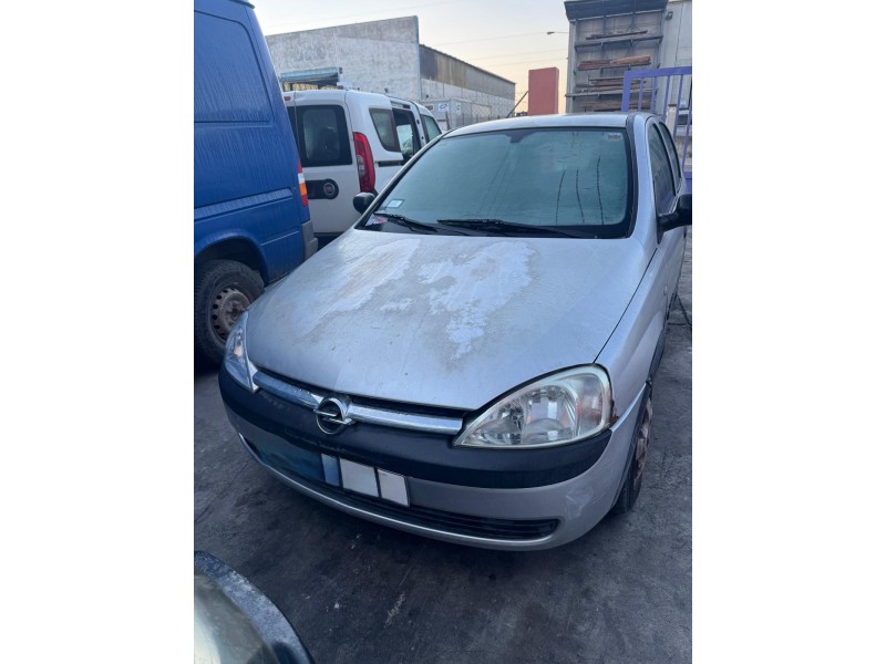 opel corsa c (x01) del año 2001