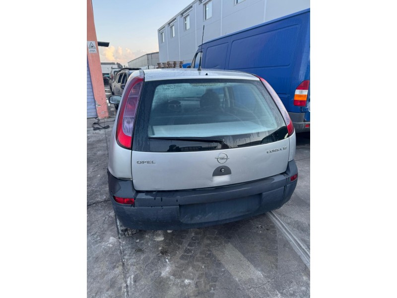 opel corsa c (x01) del año 2001