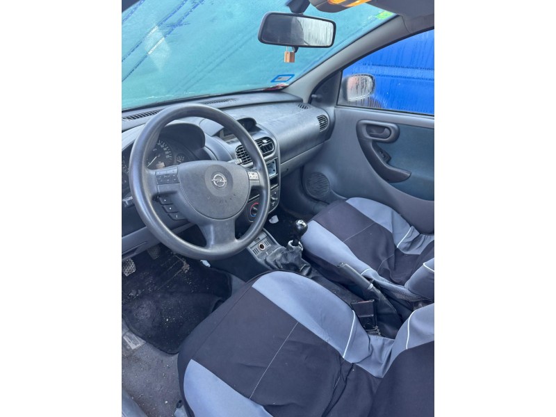 opel corsa c (x01) del año 2001