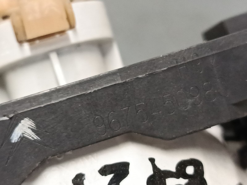 Recambio de faro antiniebla izquierdo para peugeot 2008 i (cu_) 1.2 thp 110 / puretech 110 referencia OEM IAM 9675450980  