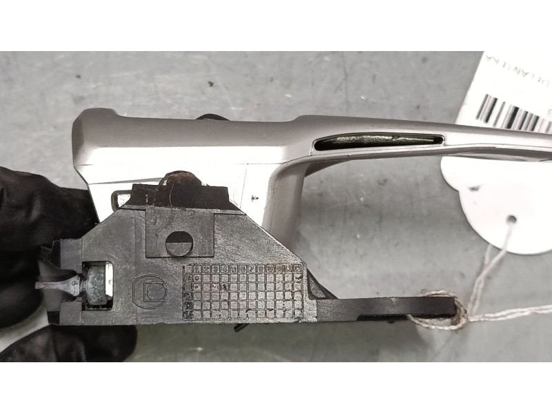 Recambio de maneta interior puerta delantera izquierda para toyota verso (_r2_) 1.6 (zgr20_) referencia OEM IAM 62318A1  