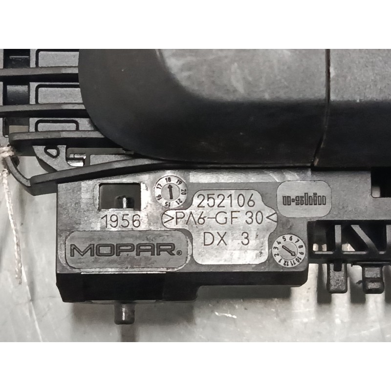 Recambio de maneta exterior puerta delantera derecha para jeep renegade suv (bu, b1, bv) 1.0 t-gdi referencia OEM IAM 735674102 