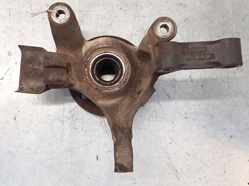 Recambio de mangueta delantera derecha para mercedes-benz vito furgoneta (w638) 110 d 2.3 (638.074, 638.078) referencia OEM IAM 