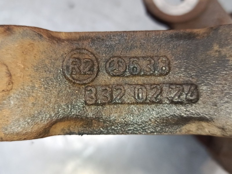 Recambio de mangueta delantera izquierda para mercedes-benz vito furgoneta (w638) 110 d 2.3 (638.074, 638.078) referencia OEM IA