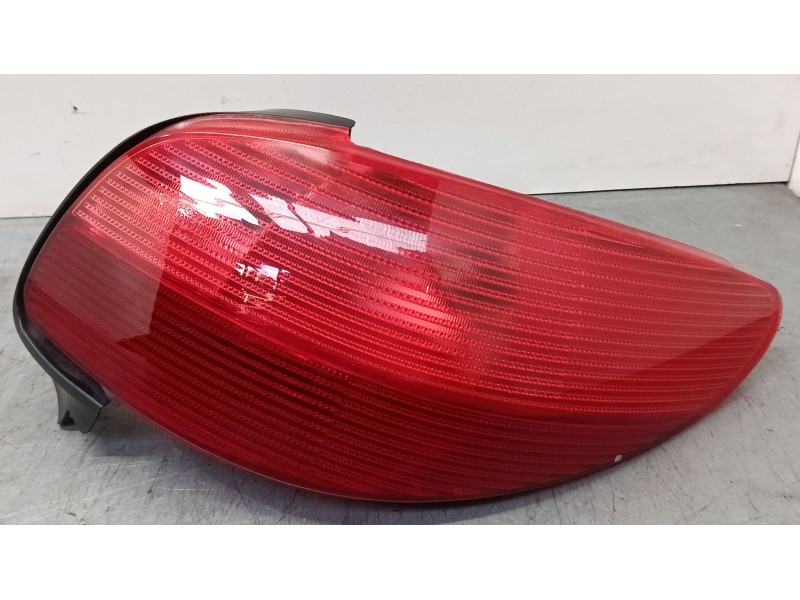 Recambio de piloto trasero derecho para peugeot 206 cc (2d) 2.0 s16 referencia OEM IAM 085501921RF  