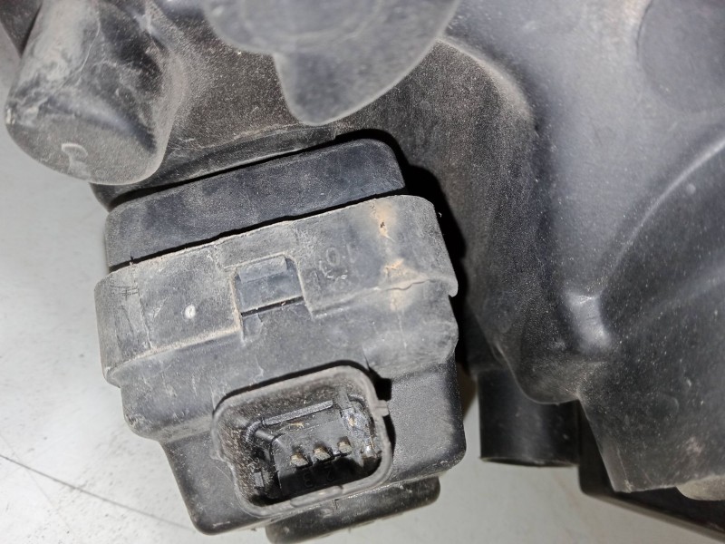 Recambio de faro izquierdo para peugeot 107 (pm_, pn_) 1.4 hdi referencia OEM IAM 81150-0h030  