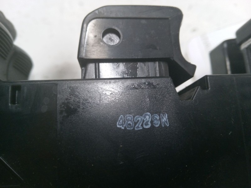 Recambio de mando elevalunas delantero izquierdo para nissan note (e12) 1.2 dig-s referencia OEM IAM 254013VV0B  