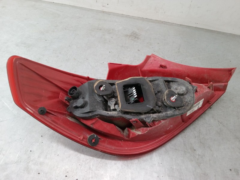 Recambio de piloto trasero derecho para opel corsa d (s07) 1.2 (l08, l68) referencia OEM IAM 13186351  