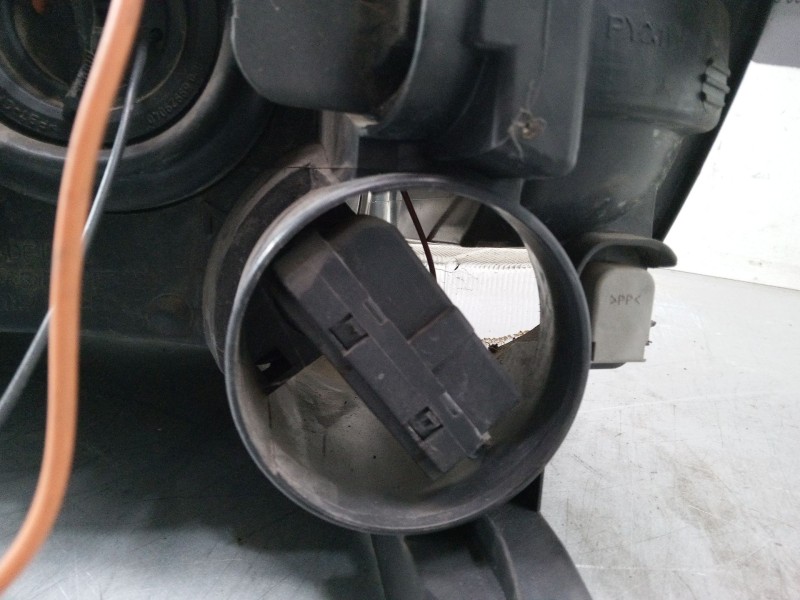 Recambio de faro derecho para opel corsa c (x01) 1.2 (f08, f68) referencia OEM IAM   