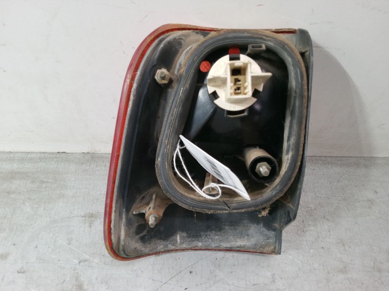 Recambio de piloto trasero izquierdo para nissan terrano ii (r20) 2.7 tdi 4wd referencia OEM IAM 268500F000  