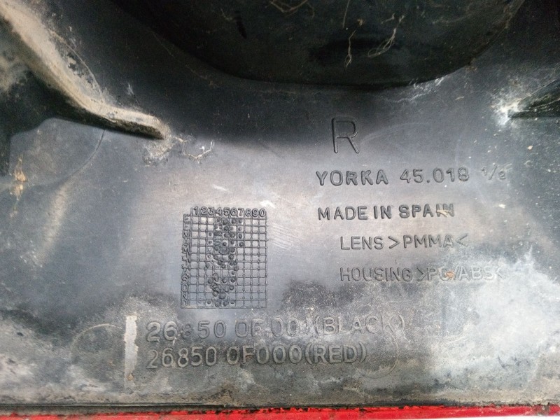 Recambio de piloto trasero izquierdo para nissan terrano ii (r20) 2.7 tdi 4wd referencia OEM IAM 268500F000  