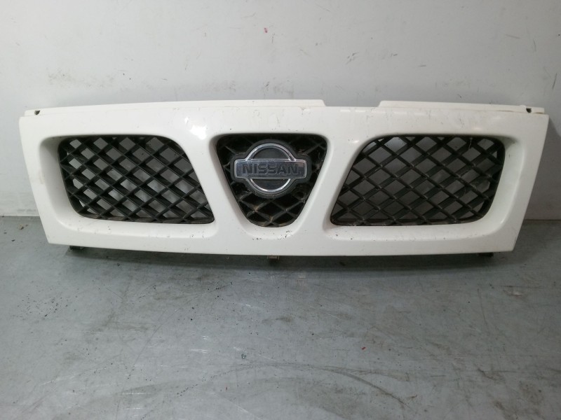 Recambio de rejillas capo para nissan terrano ii (r20) 2.7 tdi 4wd referencia OEM IAM 623107F030  