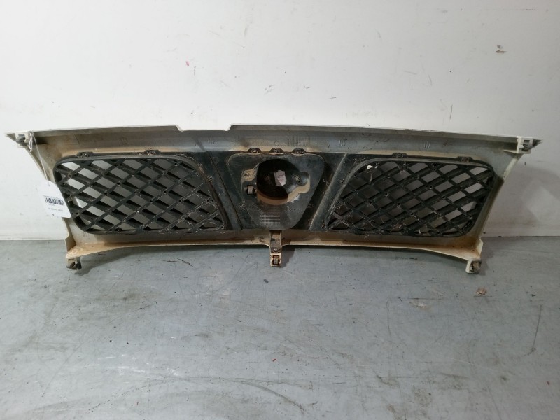 Recambio de rejillas capo para nissan terrano ii (r20) 2.7 tdi 4wd referencia OEM IAM 623107F030  