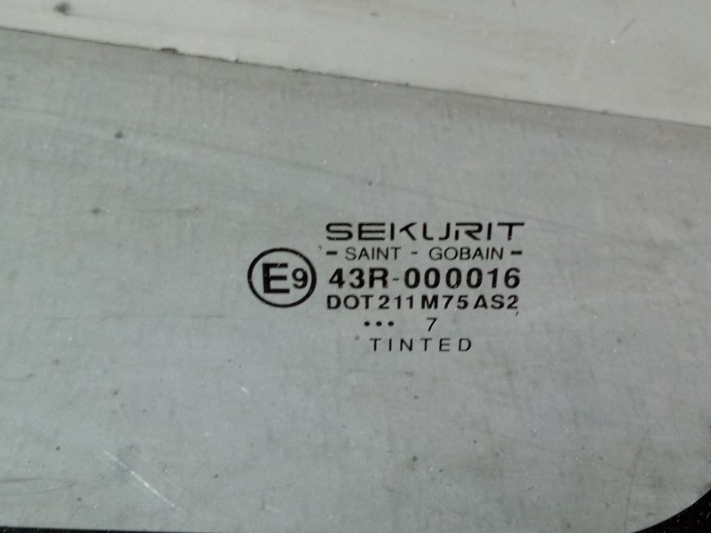 Recambio de luna trasera derecha para nissan terrano ii (r20) 2.7 tdi 4wd referencia OEM IAM 833400F600  