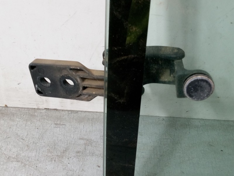 Recambio de luna trasera derecha para nissan terrano ii (r20) 2.7 tdi 4wd referencia OEM IAM 833400F600  