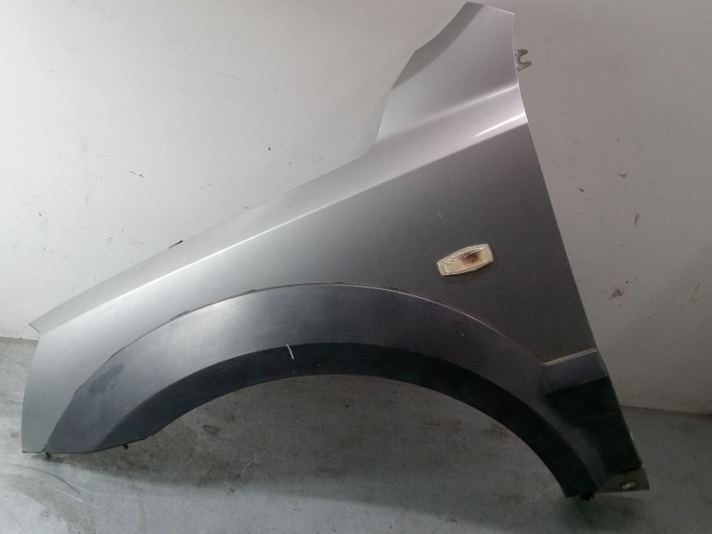 Recambio de aleta delantera izquierda para kia sorento i (jc) 2.5 crdi referencia OEM IAM 66311-3E141  