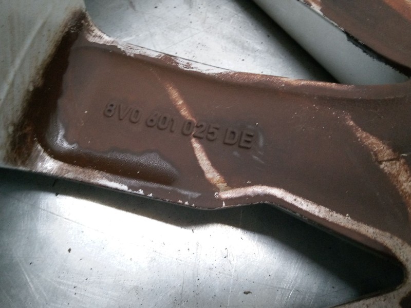 Recambio de llanta aluminio 17´´ para audi a3 (8p1) 2.0 fsi referencia OEM IAM 8V0601025DE  