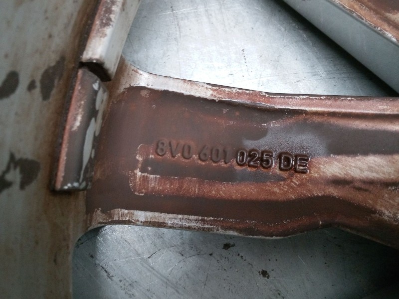 Recambio de llanta aluminio 17´´ para audi a3 (8p1) 2.0 fsi referencia OEM IAM 8V0601025DE  