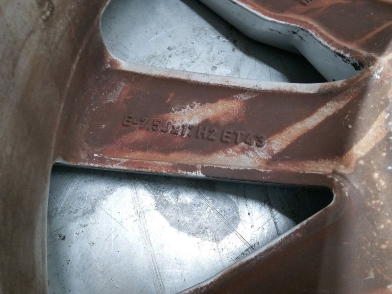 Recambio de llanta aluminio 17´´ para audi a3 (8p1) 2.0 fsi referencia OEM IAM 8V0601025DE  