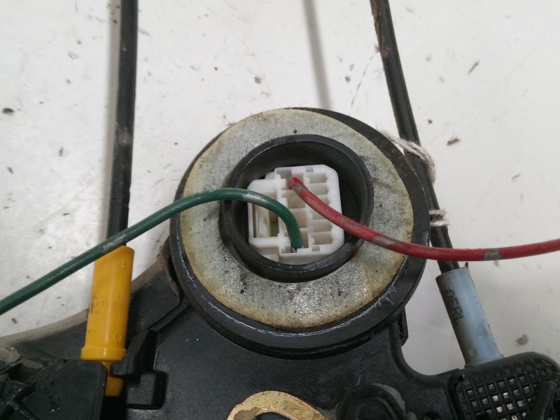 Recambio de cerradura puerta trasera izquierda para toyota corolla (_e12_) 2.0 d-4d (cde120r_, cde120l_) referencia OEM IAM 6934