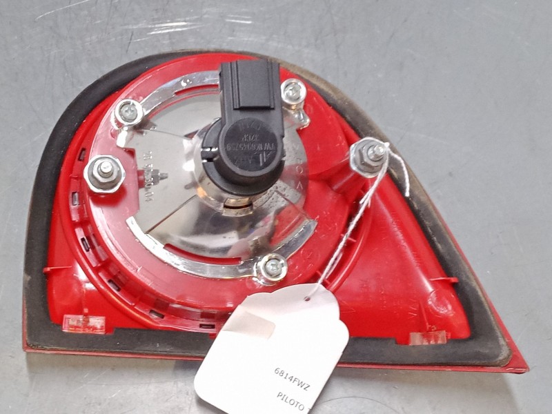 Recambio de piloto trasero porton izquierdo para volkswagen golf v (1k1) 1.9 tdi referencia OEM IAM 1K6945093E  