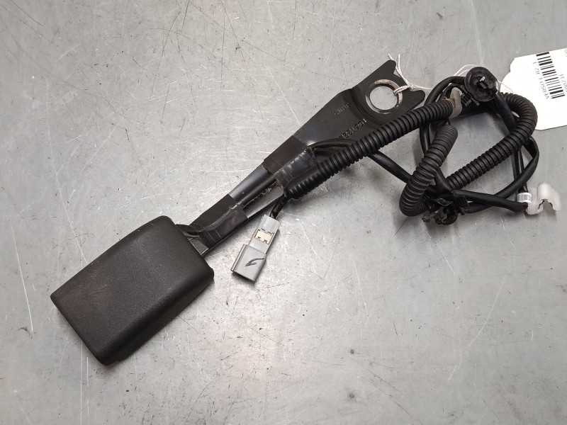 Recambio de anclaje cinturon delantero izquierdo para toyota verso (_r2_) 1.6 (zgr20_) referencia OEM IAM   