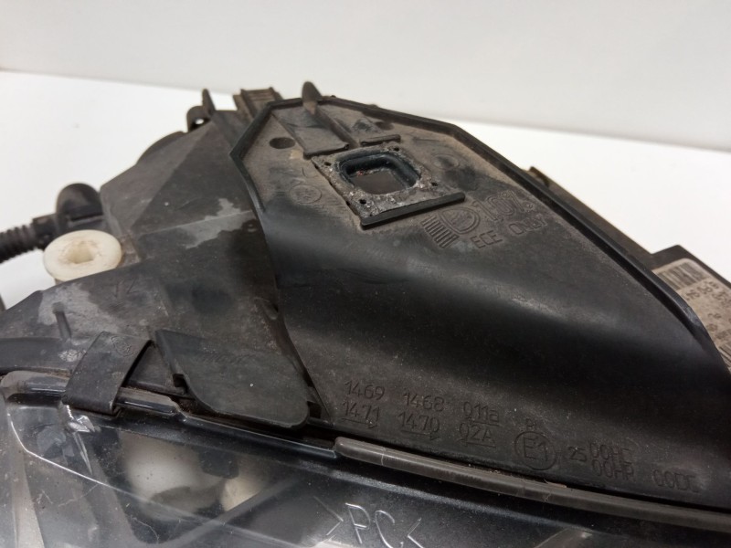 Recambio de faro derecho para audi a3 (8p1) 2.0 tdi 16v referencia OEM IAM 8P0941004K  