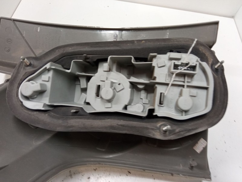 Recambio de piloto trasero derecho para toyota corolla verso (zer_, zze12_, r1_) 1.8 (znr11_) referencia OEM IAM 815510F020  