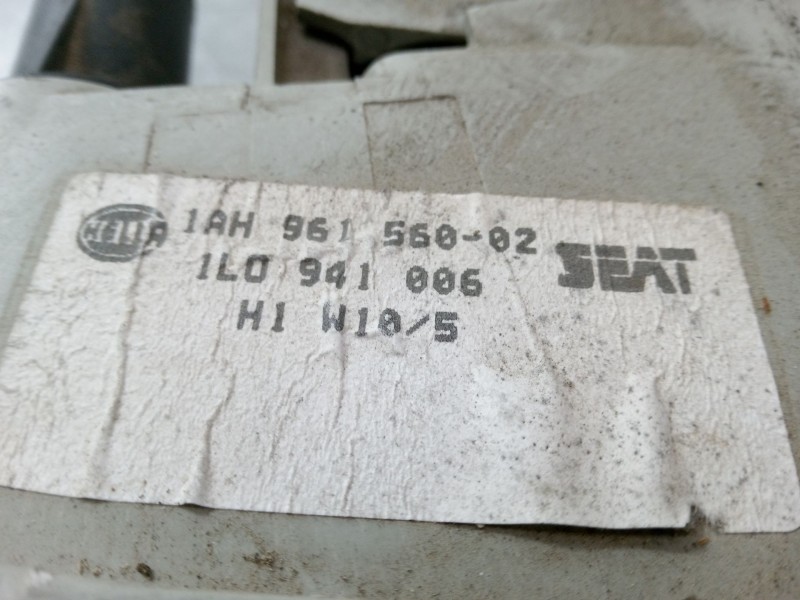 Recambio de faro derecho para seat toledo i (1l2) 1.9 td referencia OEM IAM 1l0941006  