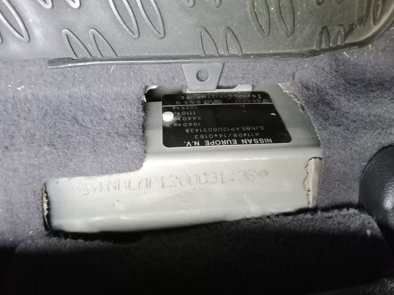 nissan primera hatchback (p12) del año 2002